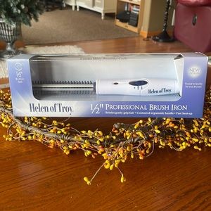 Helen of Troy 1/2” Professional Brush Iron NIB